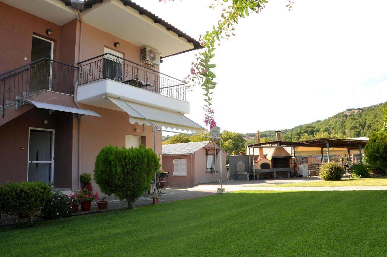 The Other Side Of Meteora With Lush Garden, Bbq & Pavillion กาลัมปากา ภายนอก รูปภาพ